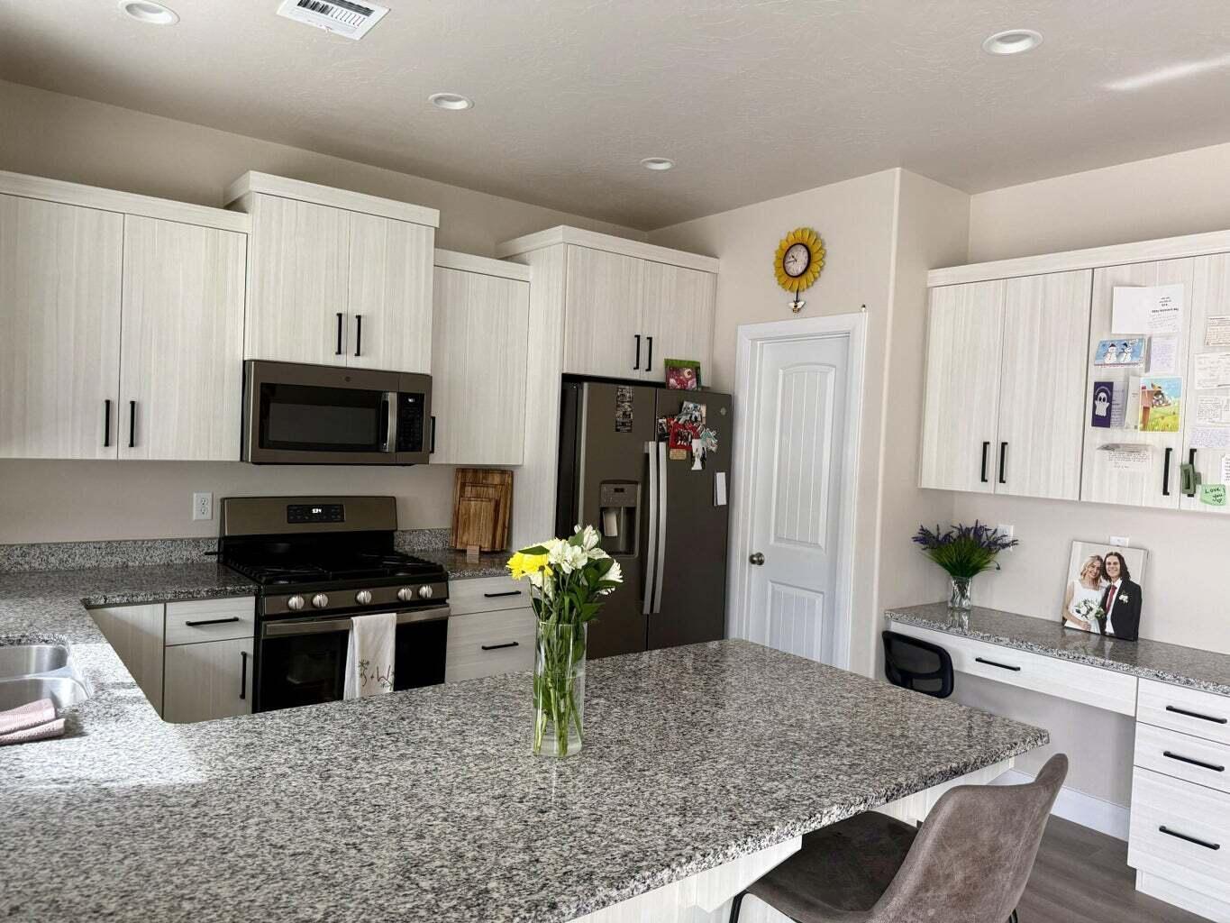 668 East Fiddlers Canyon Road, Unit 11 Cedar City, UT 84721 - Photo 7 of 25 kitchen.3