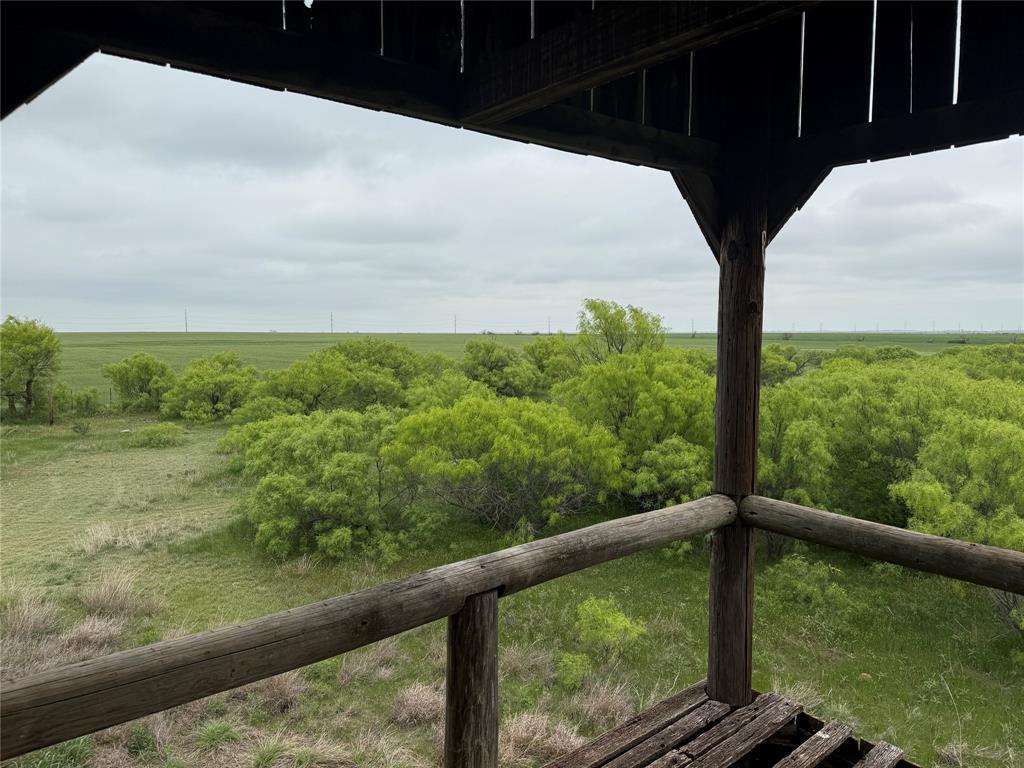 938 Fm 680 Quanah, TX 79252 - Photo 2 of 19 a view of balcony with yard