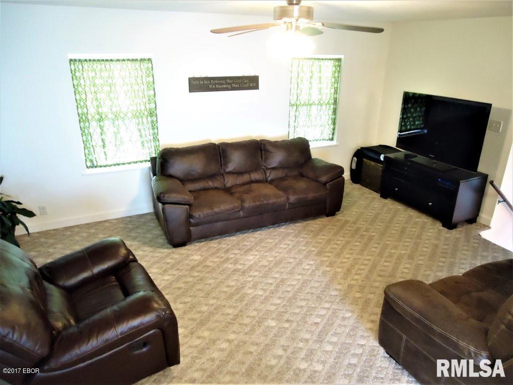 404 North Maple Street Christopher, IL 62822 - Photo 5 of 43