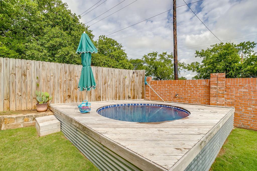 100 Tall Meadow Street Azle, TX 76020 - Photo 5 of 39