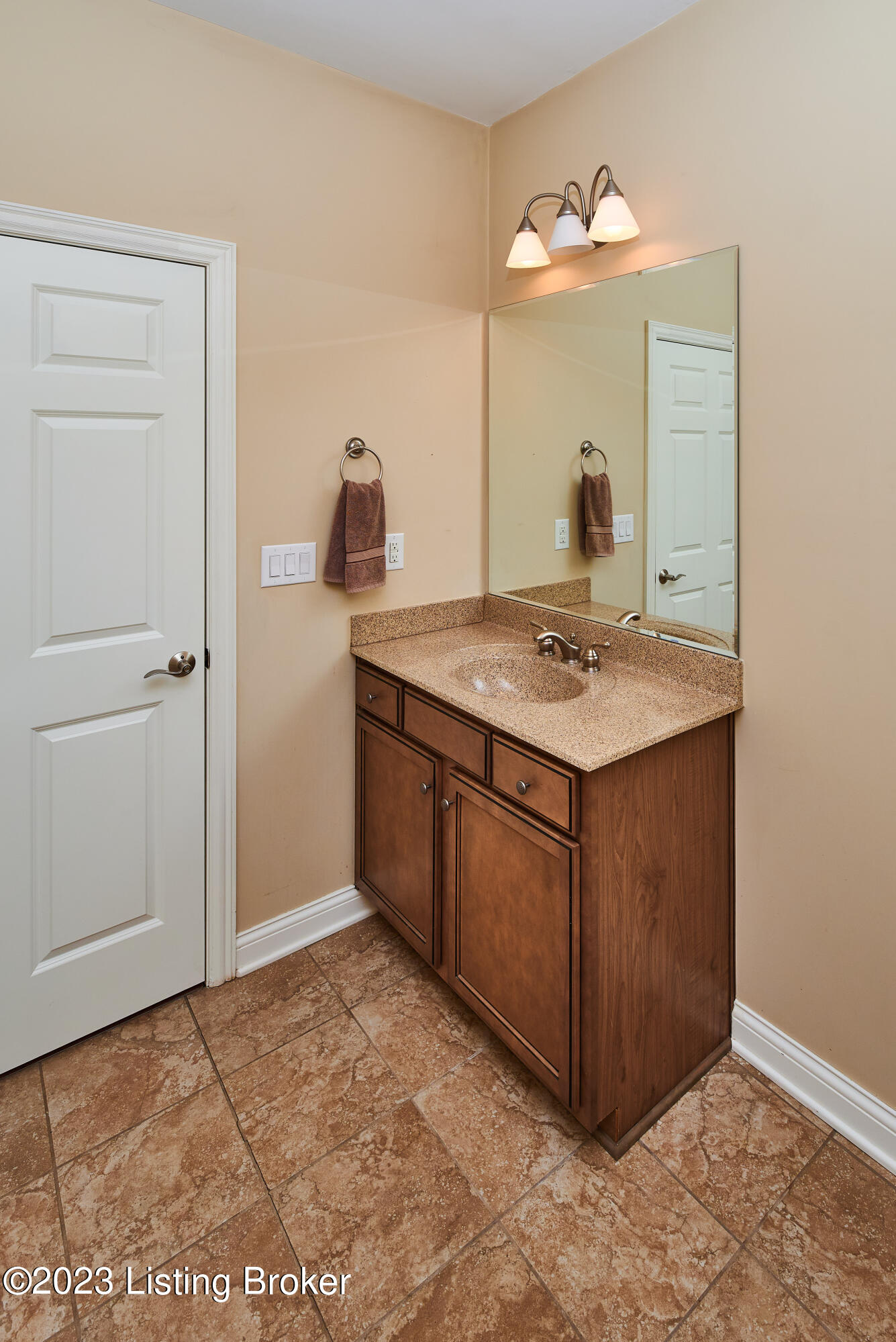 10707 Riva Road Louisville, KY 40223 - Photo 31 of 34 2nd Bath 1 10707 Riva Rd