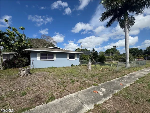 $390,000 | 1912 Howe Court, North Fort Myers, FL 33903
