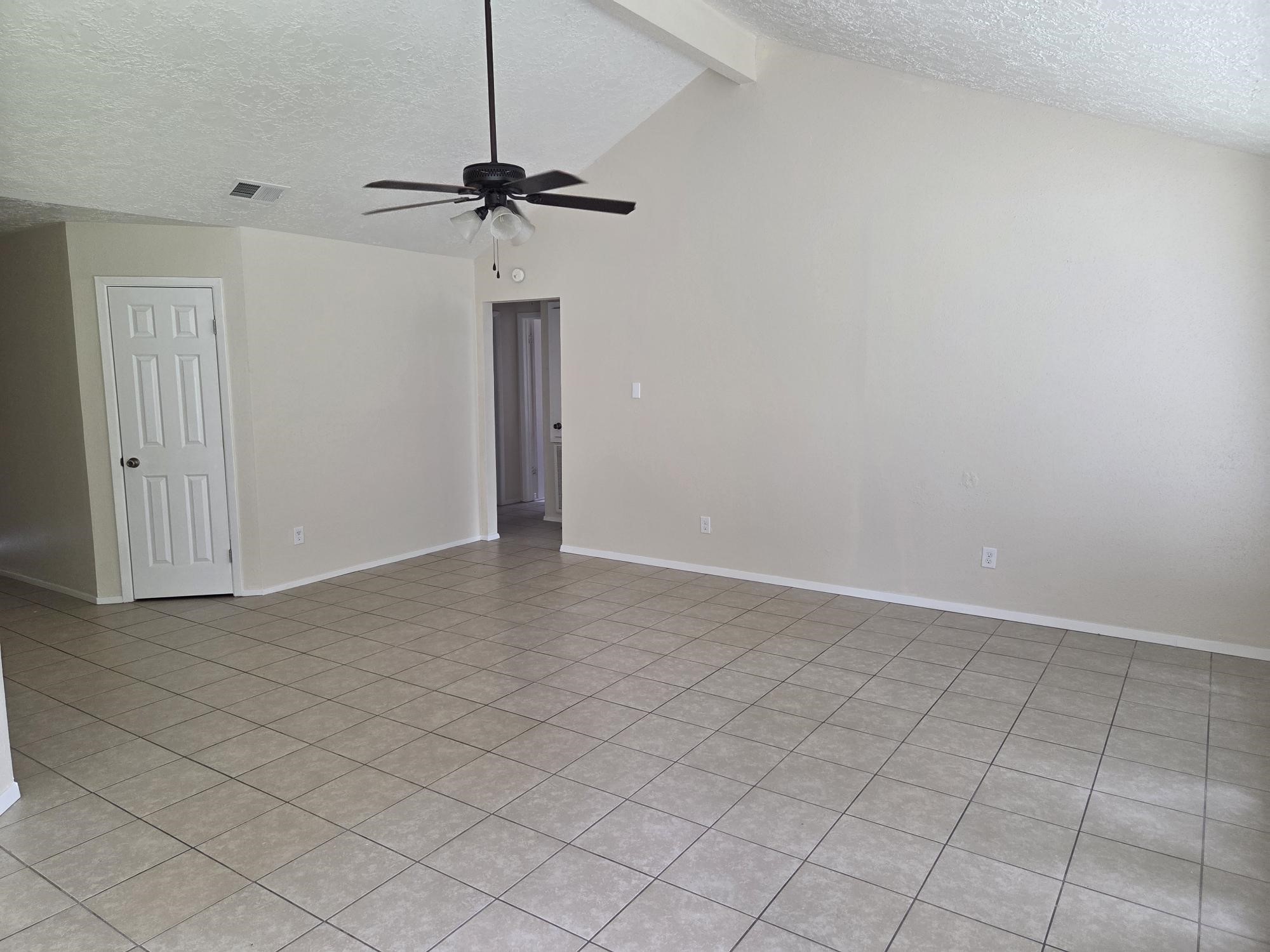 4819 Roserock Lane Spring, TX 77388 - Photo 3 of 15 Living room