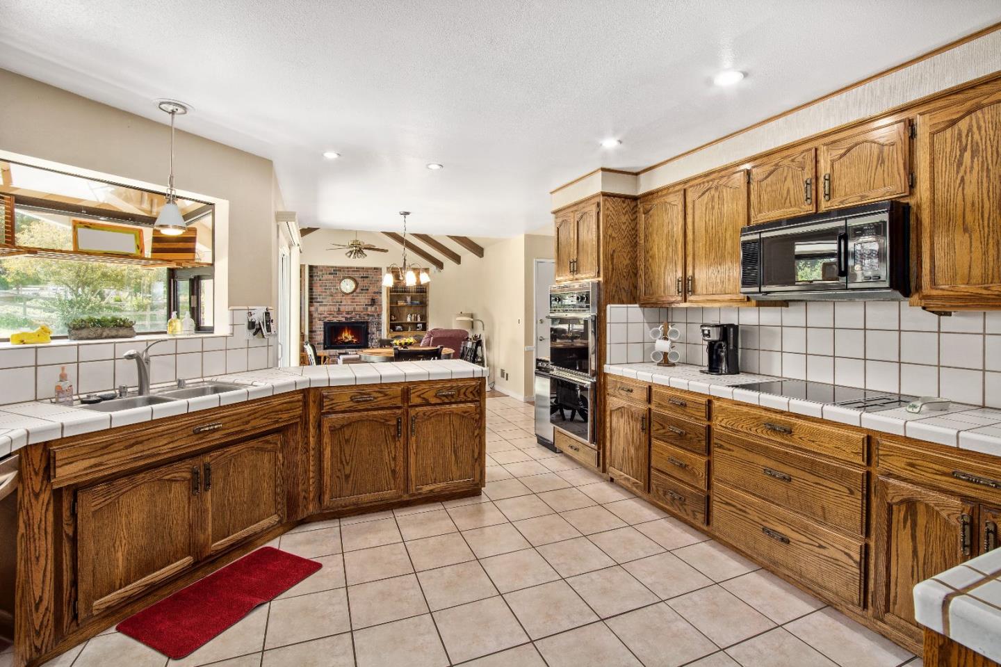 18745 Ranchito Del Rio Drive Salinas, CA 93908 - Photo 11 of 30 Gallery Image 11