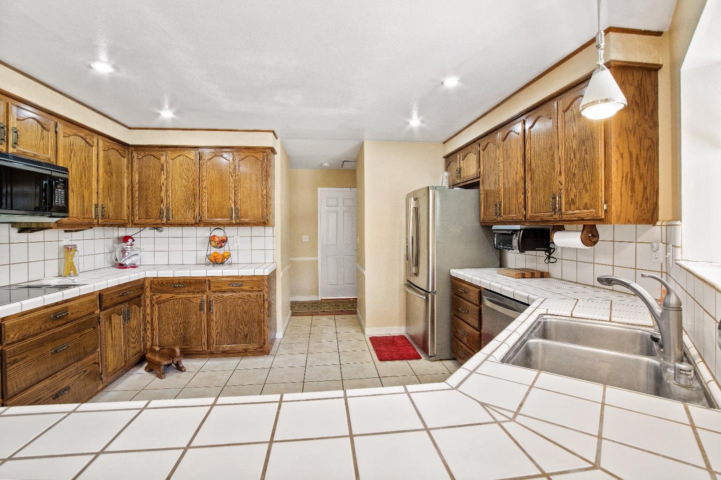 18745 Ranchito Del Rio Drive Salinas, CA 93908 - Photo 12 of 30 Gallery Image 12