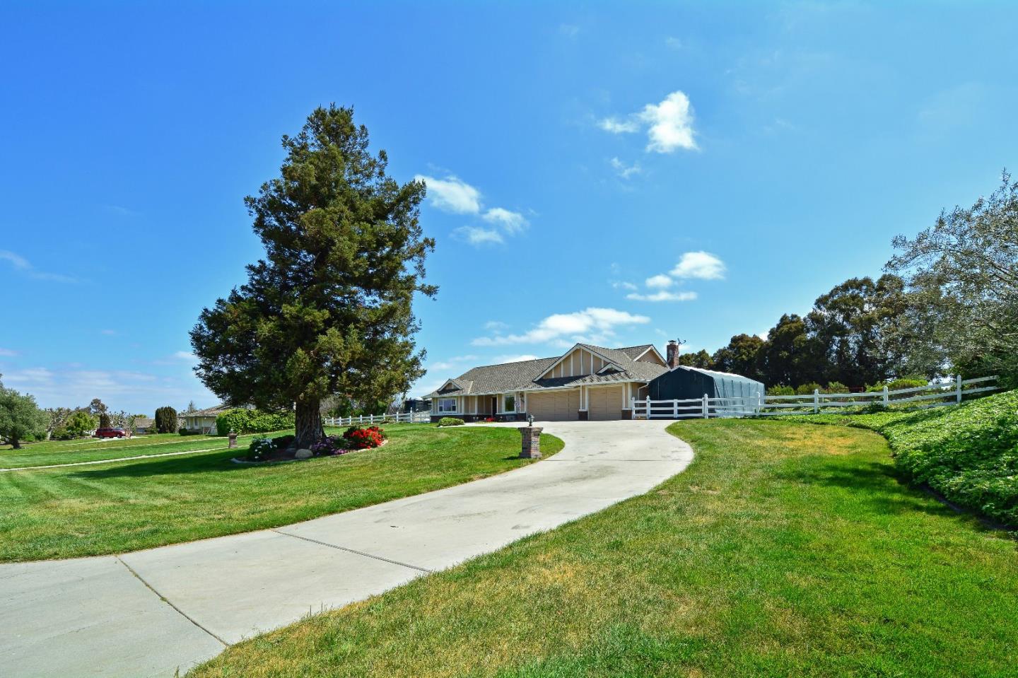 18745 Ranchito Del Rio Drive Salinas, CA 93908 - Photo 3 of 30 Gallery Image 3