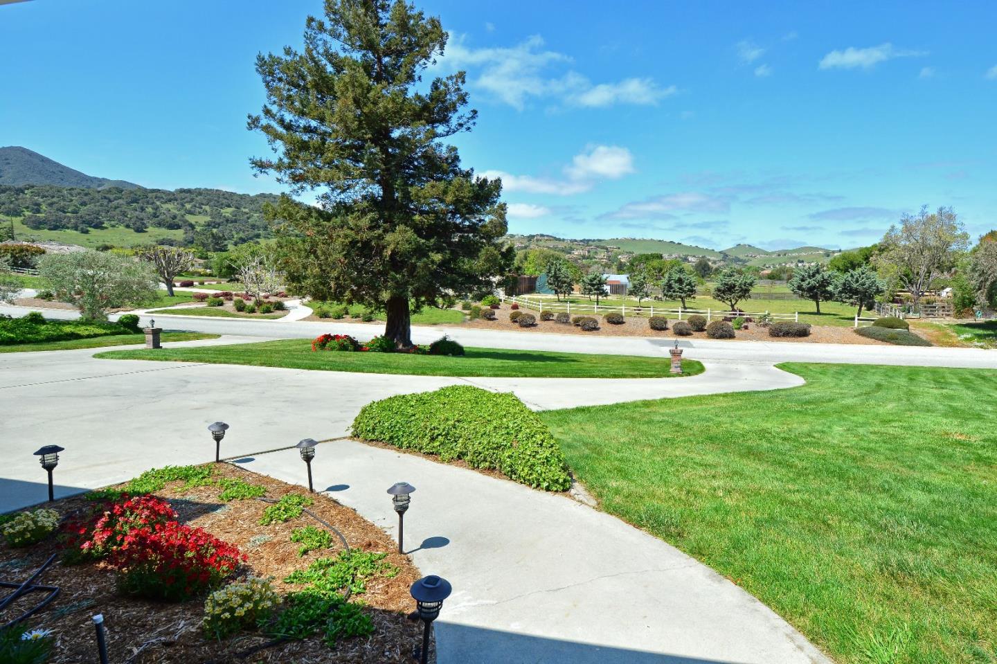 18745 Ranchito Del Rio Drive Salinas, CA 93908 - Photo 4 of 30 Gallery Image 4
