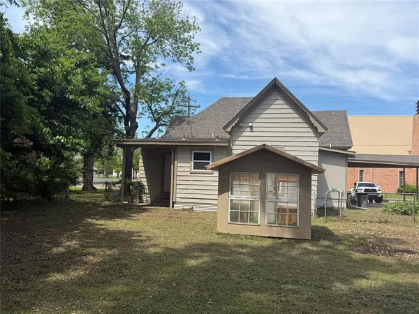 $249,900 | 309 West 8th Street, Bonham, TX 75418