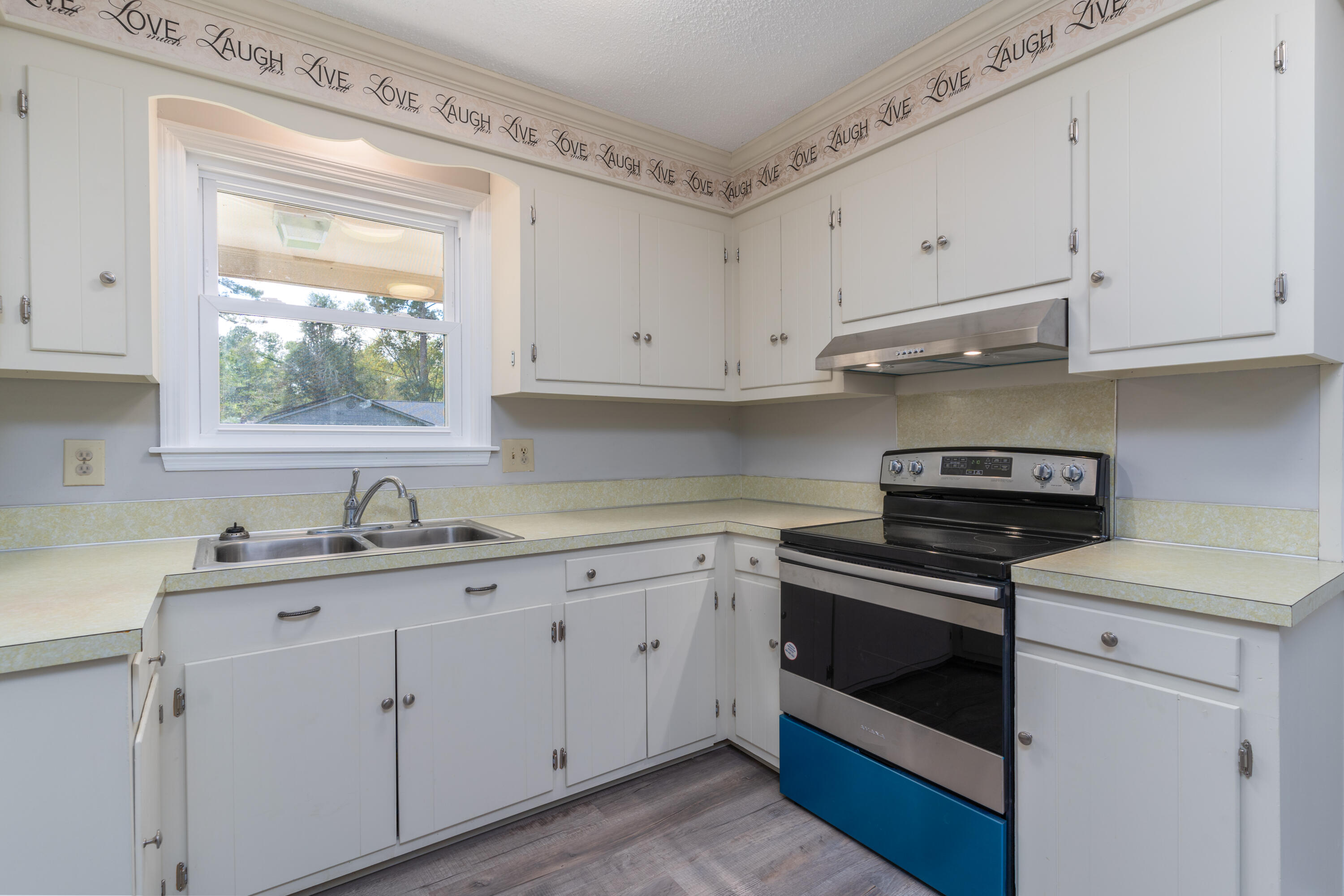 119 Waring Road Summerville, SC 29485 - Photo 13 of 24 119 Waring Rd-16