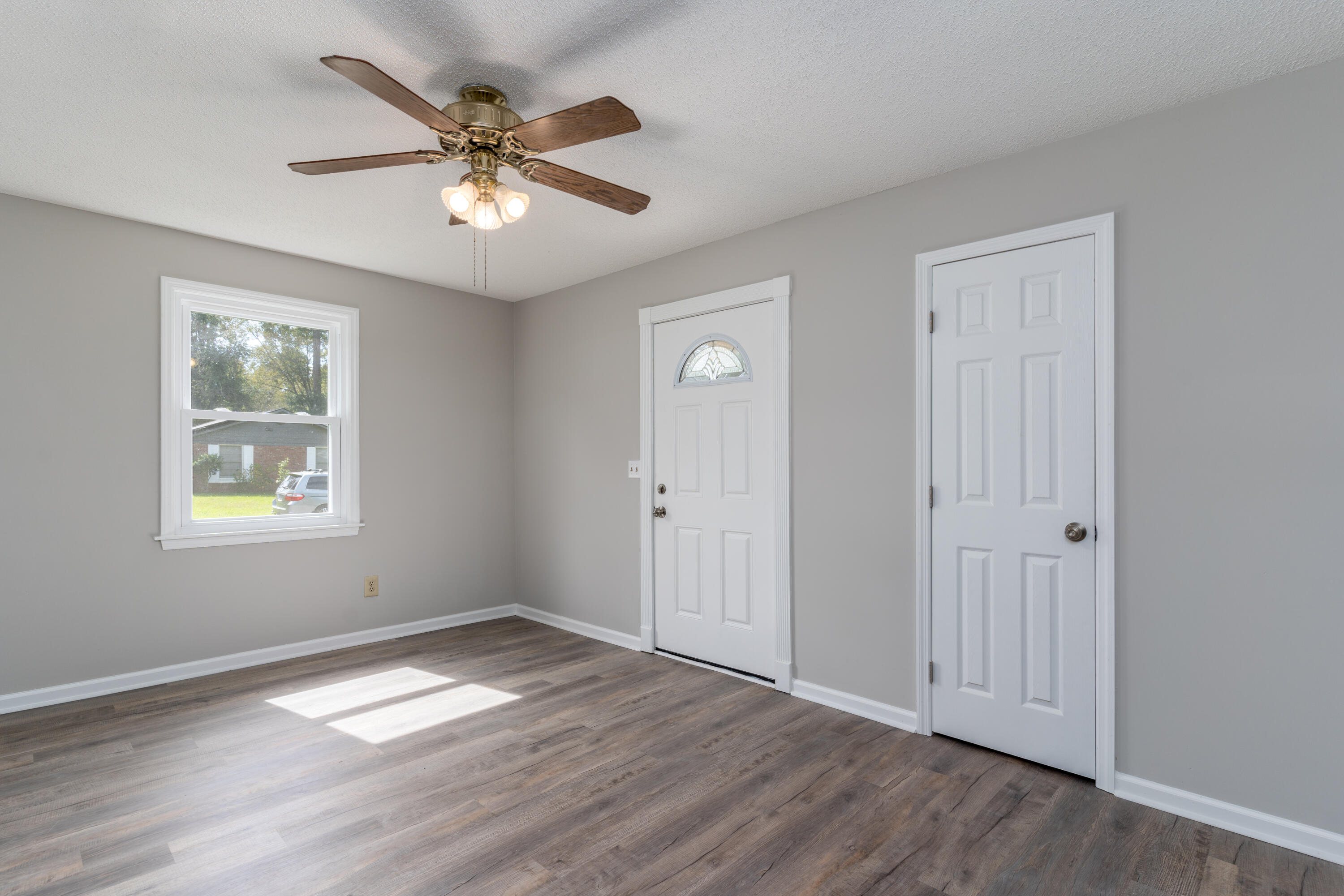 119 Waring Road Summerville, SC 29485 - Photo 3 of 24 119 Waring Rd-5