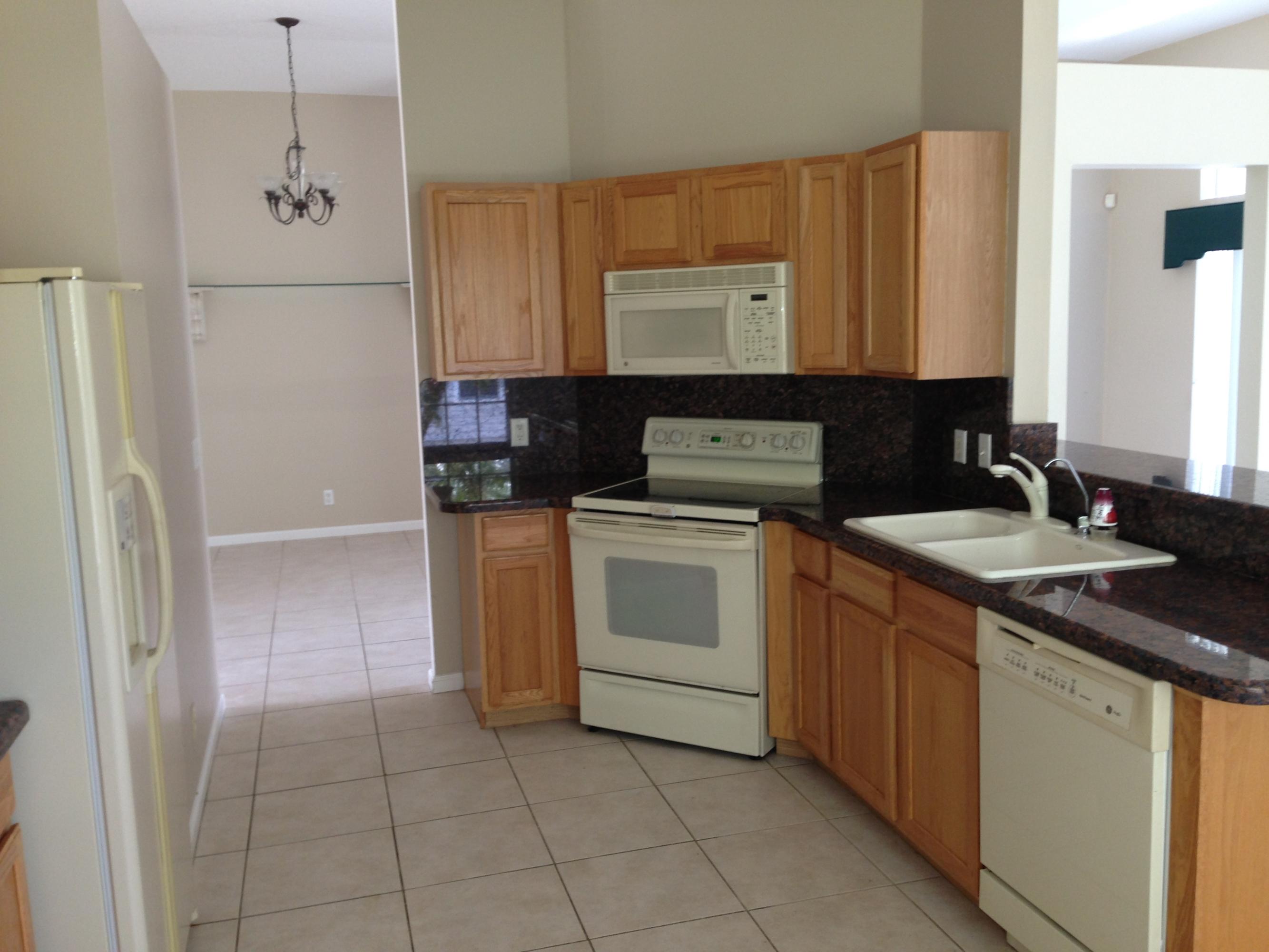 6471 Foster Street Jupiter, FL 33458 - Photo 4 of 16 Kitchen