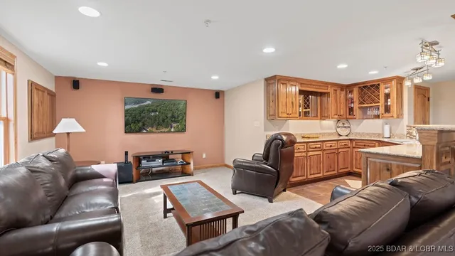 $785,000 | 30780 Timberlake Village Circle, Rocky Mount, MO 65072