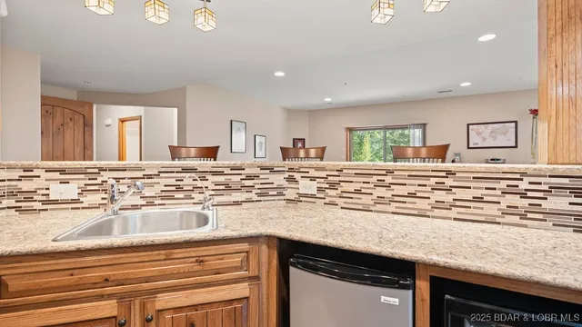 $785,000 | 30780 Timberlake Village Circle, Rocky Mount, MO 65072