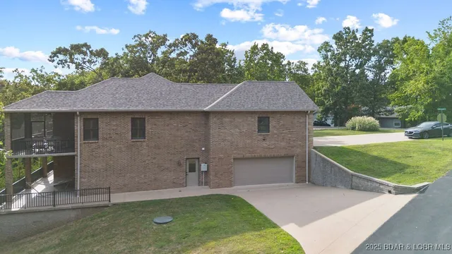 $785,000 | 30780 Timberlake Village Circle, Rocky Mount, MO 65072