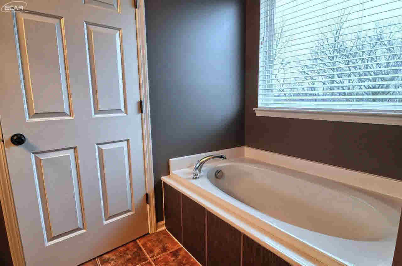 452 Otter Run Road Holly, MI 48442 - Photo 15 of 28 21256016-14.JPG
