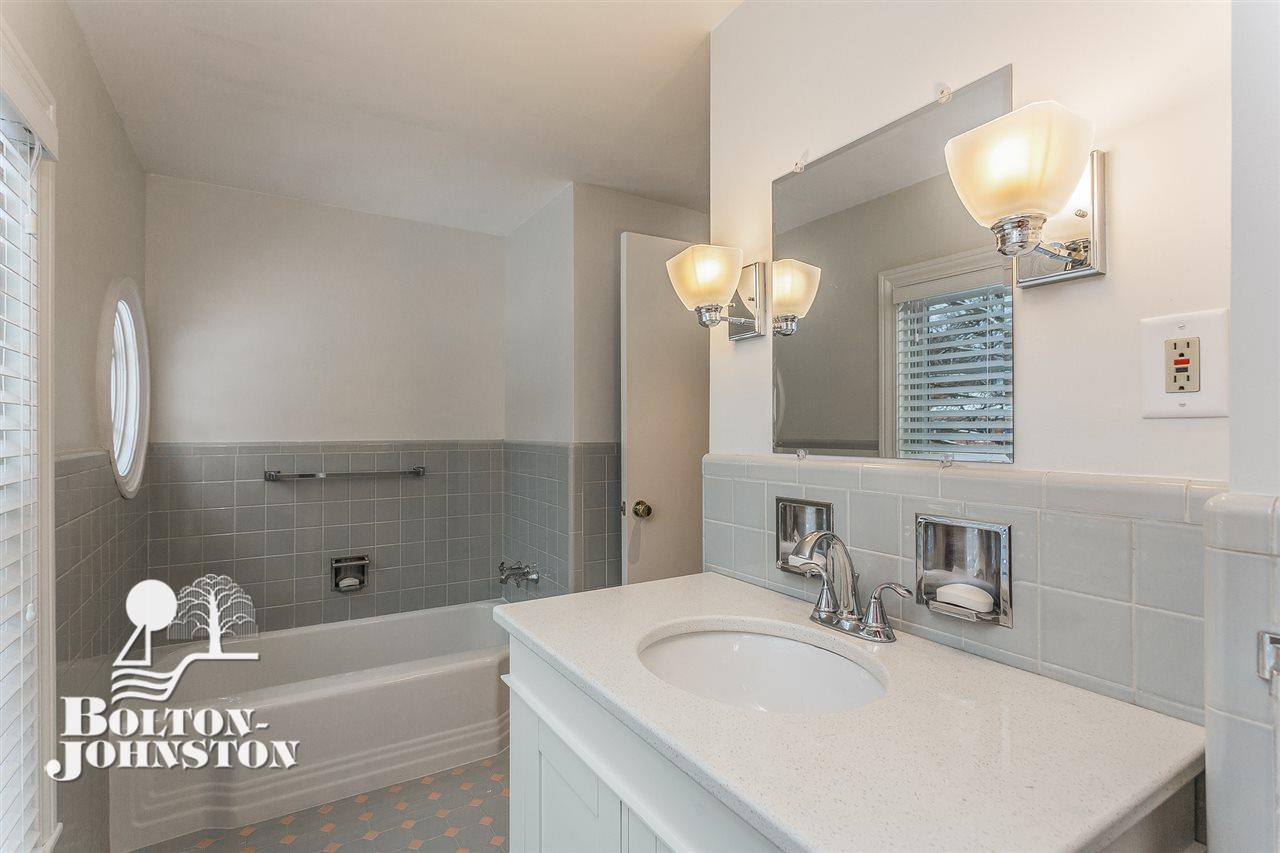 277 Touraine Road Grosse Pointe, MI 48236 - Photo 29 of 48 31383075-28.JPG