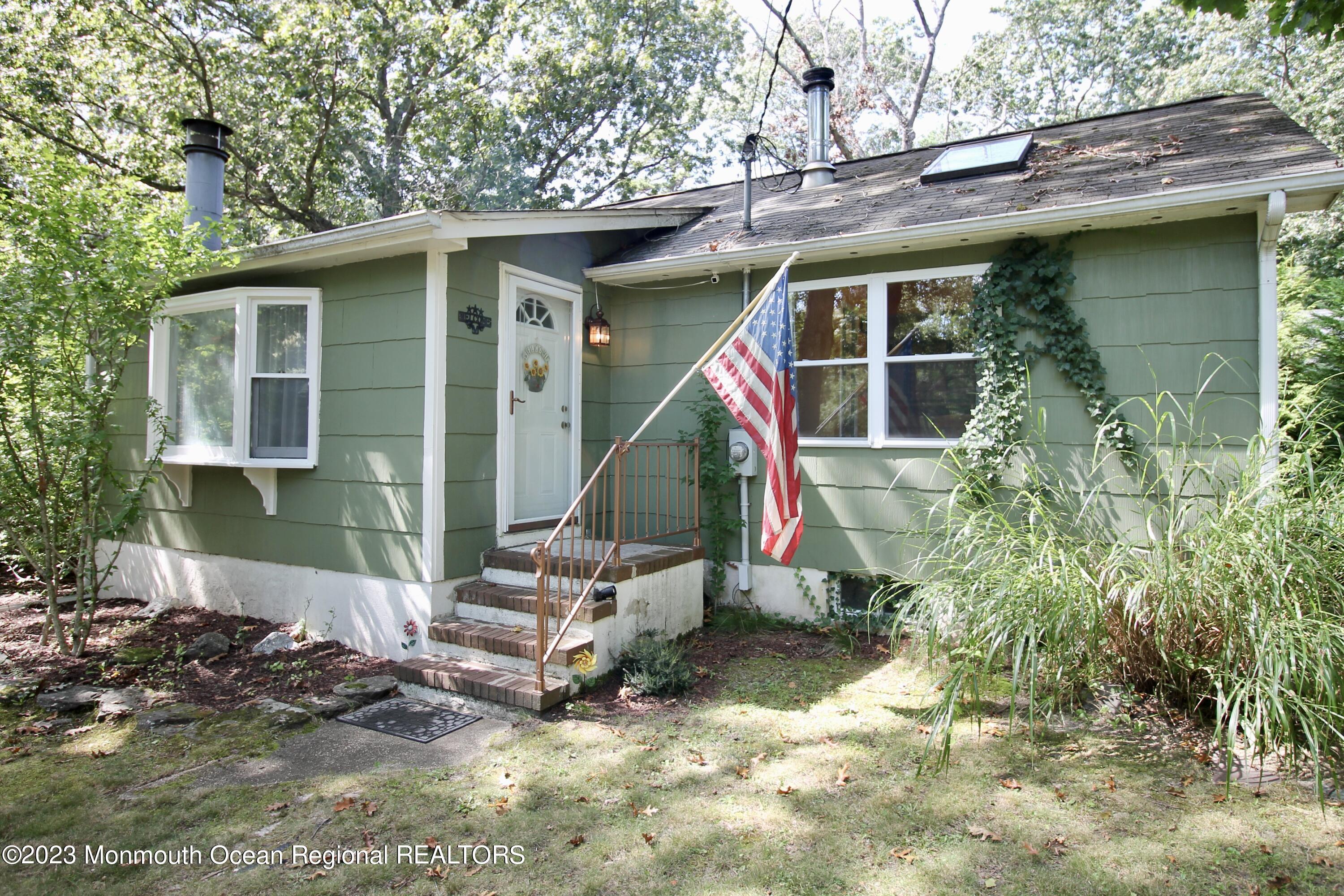216 Lenape Trail Jackson, NJ 08527 - Photo 8 of 58 a view of backyard with a barn and a large tree