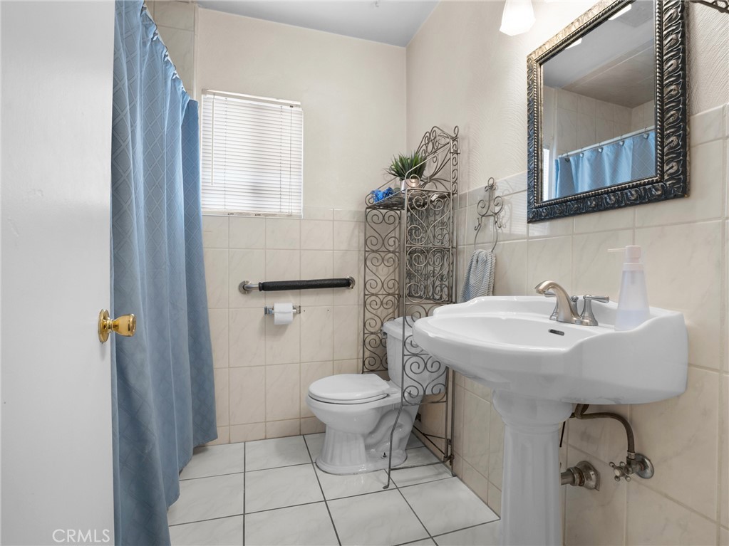 9708 Pomering Road Downey, CA 90240 - Photo 16 of 38