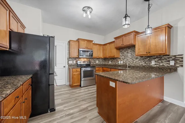 $361,500 | 806 Fort Sumter Way, Swansboro, NC 28584