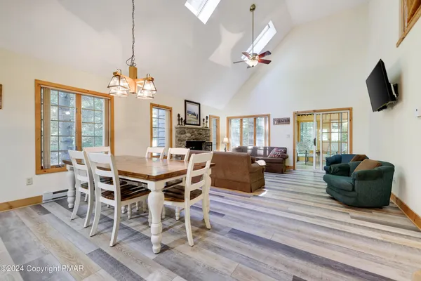 $425,800 | 84 Short Hill Rd Lake, Lake Harmony, PA 18624