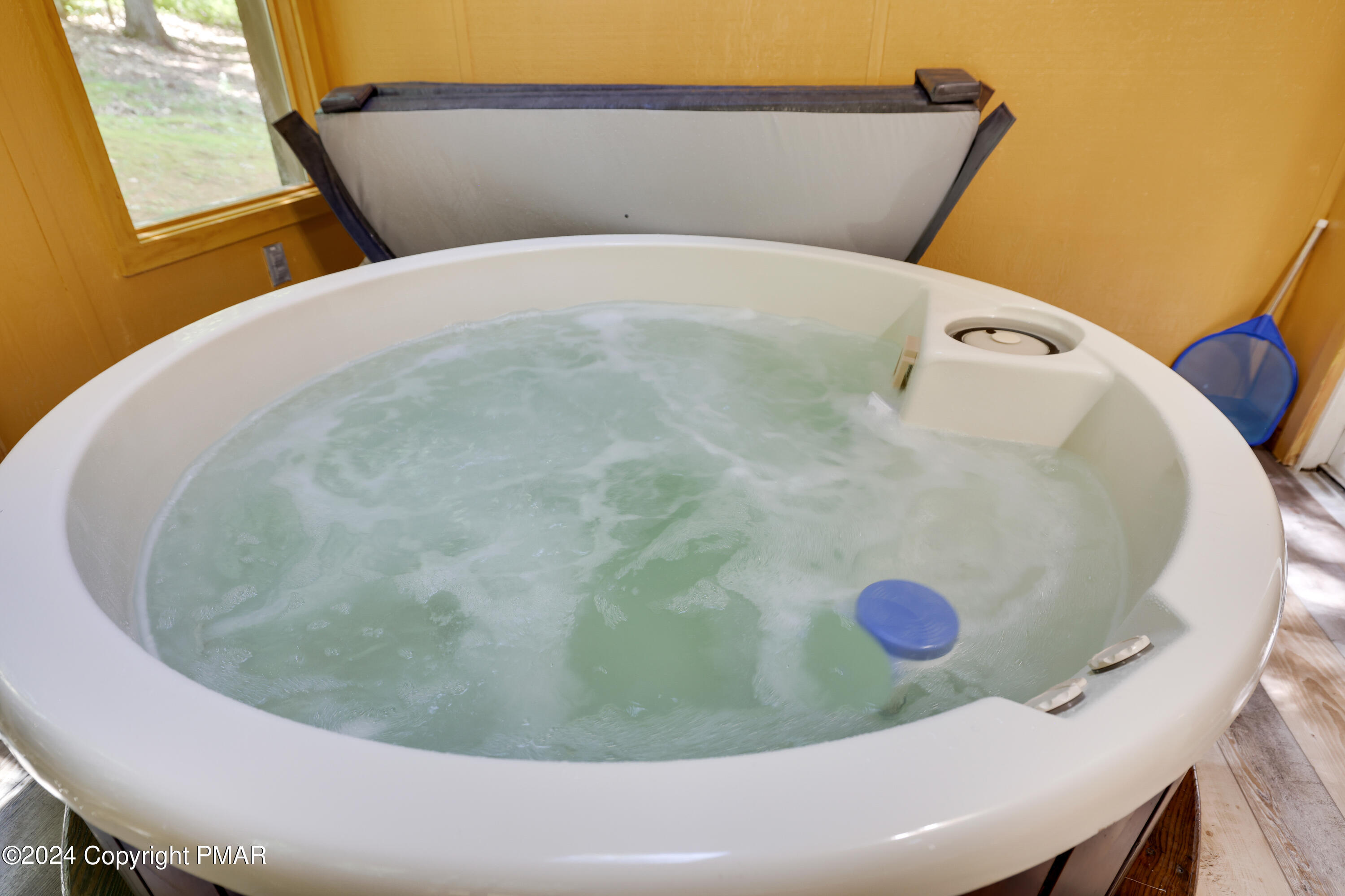 84 Short Hill Rd Lake Lake Harmony, PA 18624 - Photo 28 of 38 a view of a tub in a bathroom