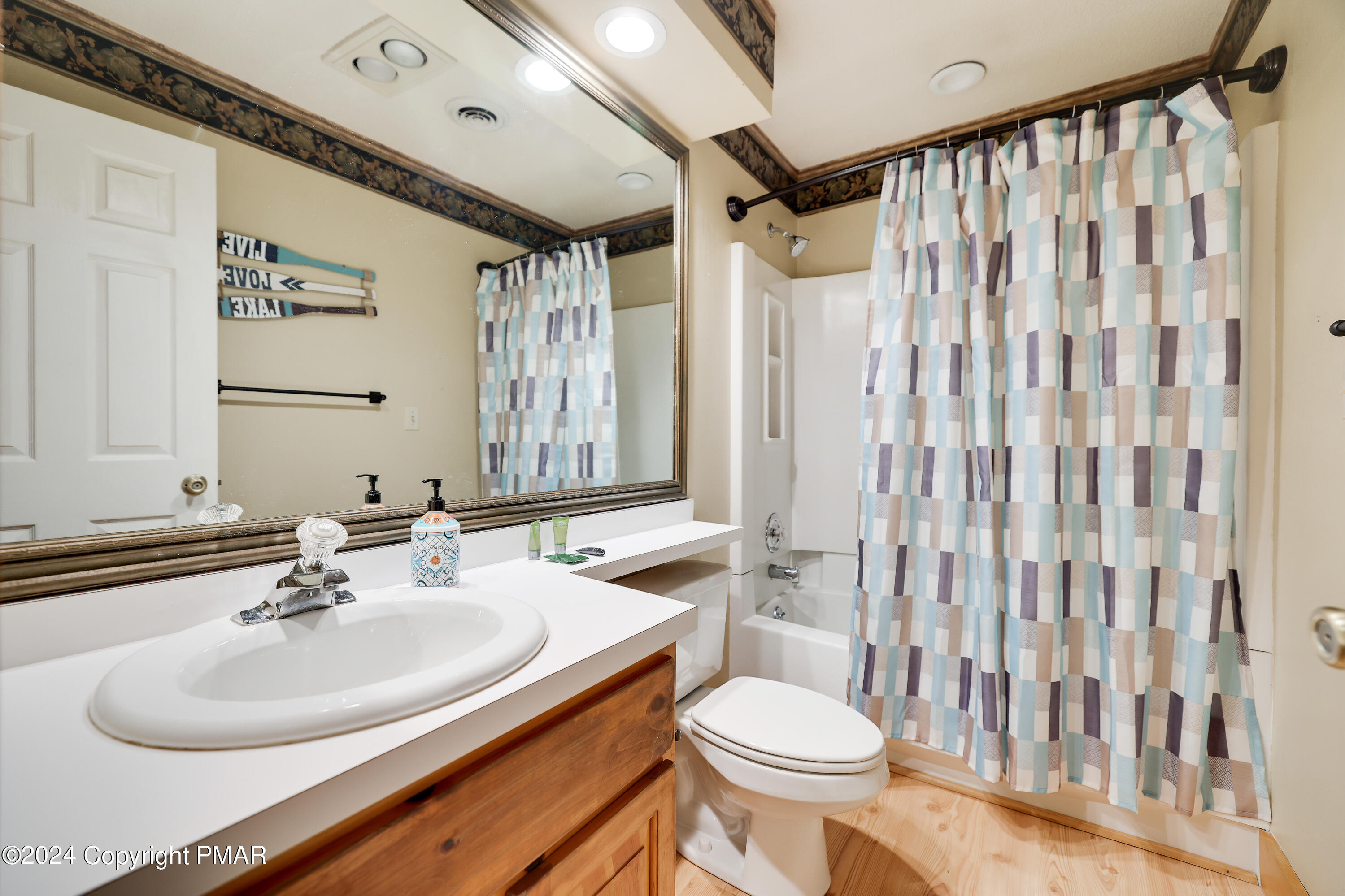 84 Short Hill Rd Lake Lake Harmony, PA 18624 - Photo 33 of 38 a bathroom with a sink toilet and shower