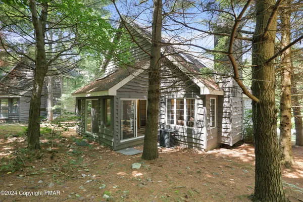 $425,800 | 84 Short Hill Rd Lake, Lake Harmony, PA 18624