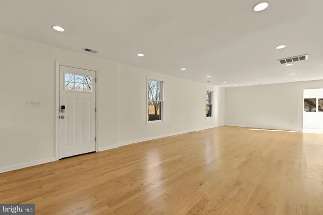 $3,500 | 4606 40th Street, Brentwood, MD 20722