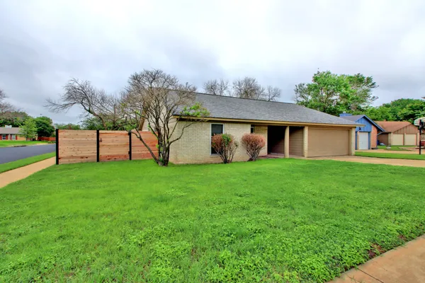 $2,600 | 11507 Elk Park Circle, Austin, TX 78759