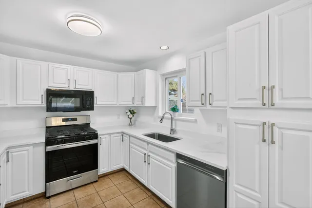 $2,600 | 11507 Elk Park Circle, Austin, TX 78759