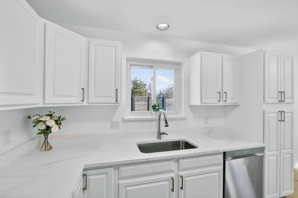 $2,600 | 11507 Elk Park Circle, Austin, TX 78759