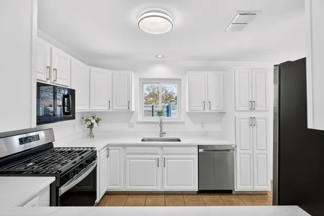 $2,600 | 11507 Elk Park Circle, Austin, TX 78759