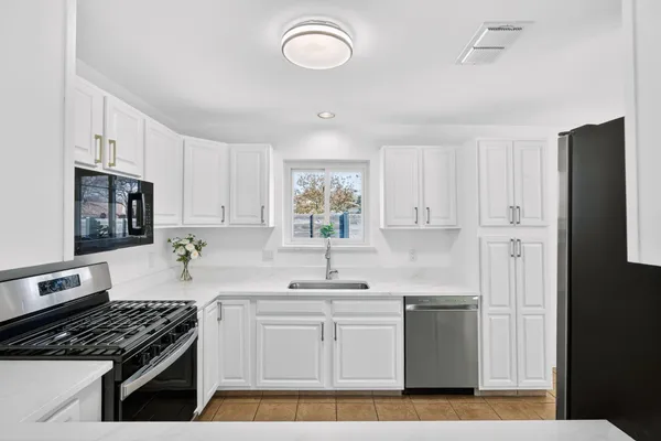 $2,600 | 11507 Elk Park Circle, Austin, TX 78759