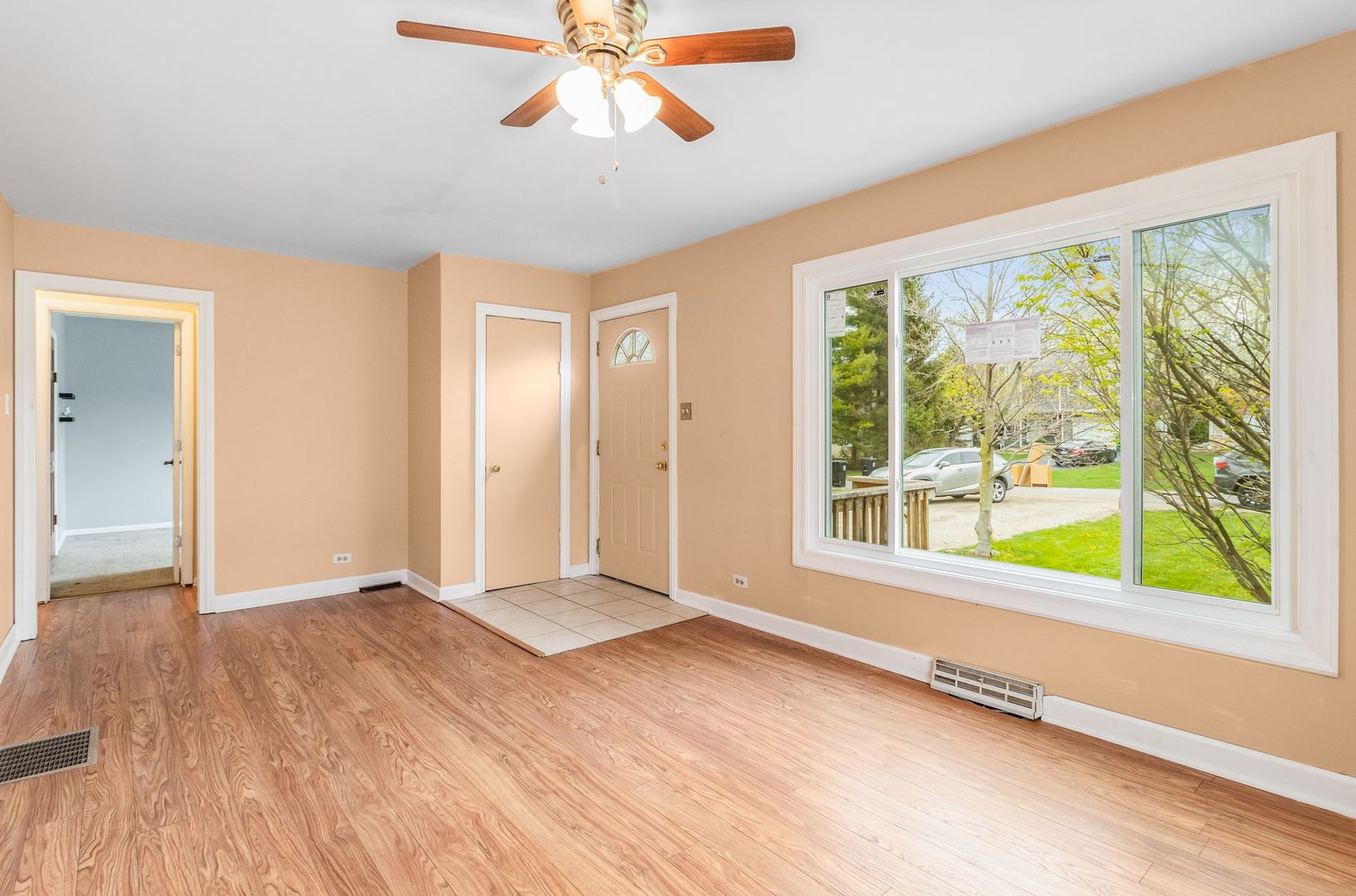 S748 Myrtle Street Winfield, IL 60190 - Photo 4 of 22