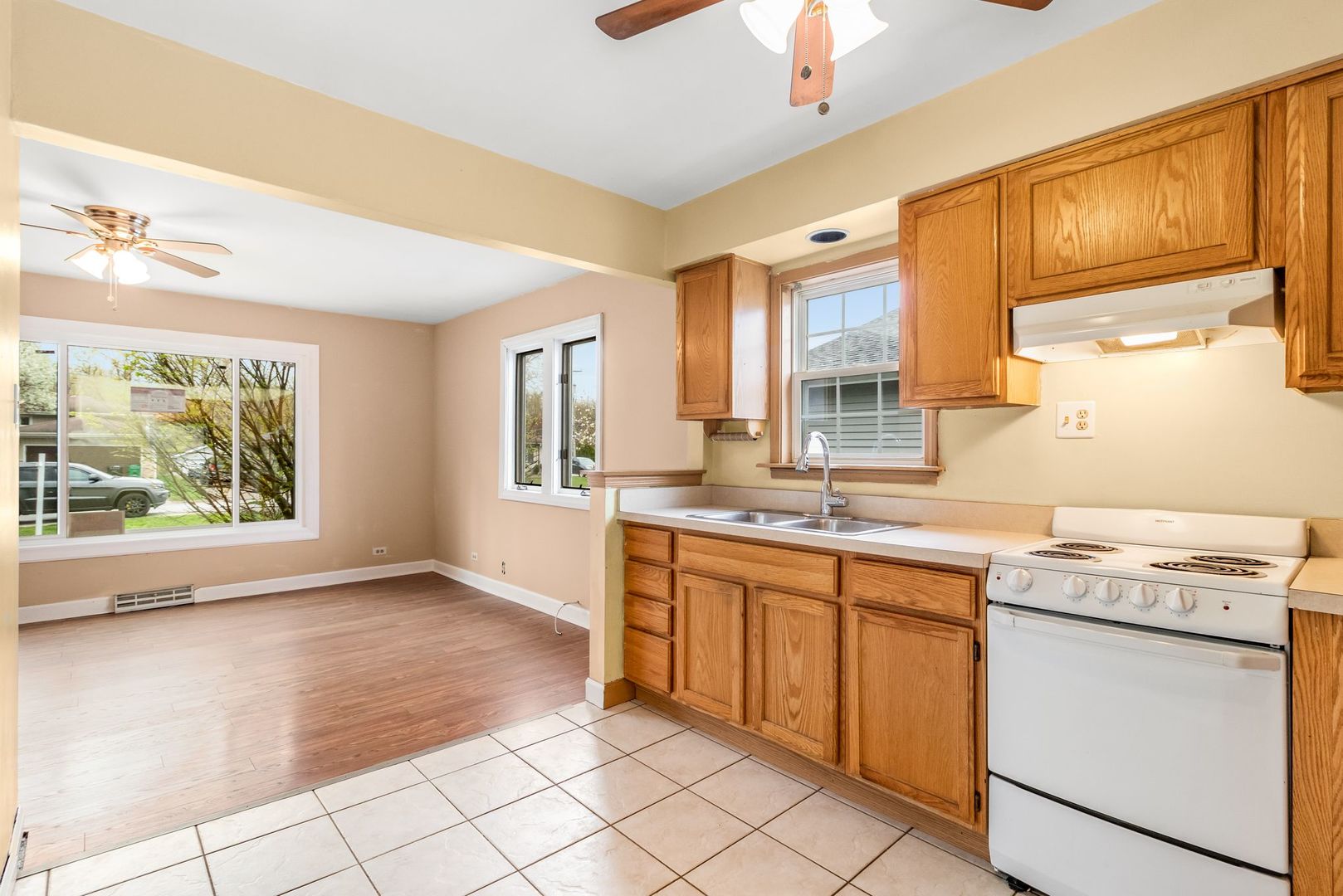 S748 Myrtle Street Winfield, IL 60190 - Photo 8 of 22