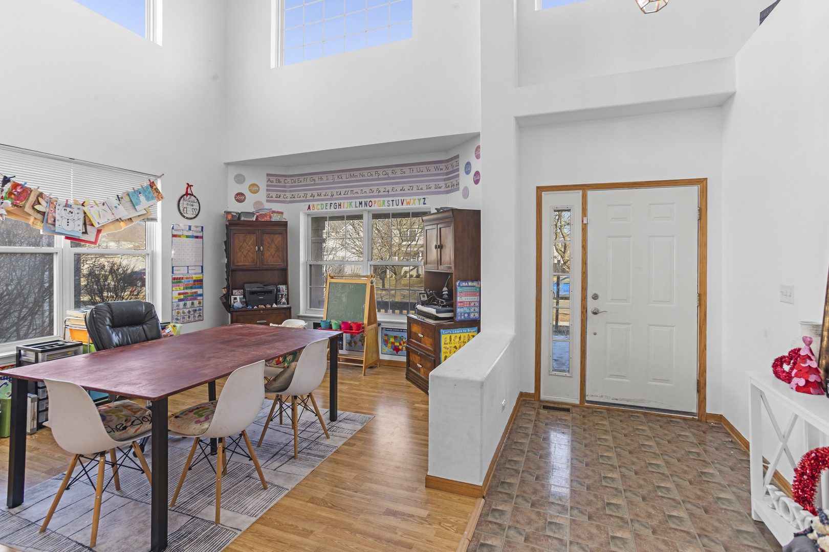 1743 Newbridge Circle Elgin, IL 60123 - Photo 3 of 21