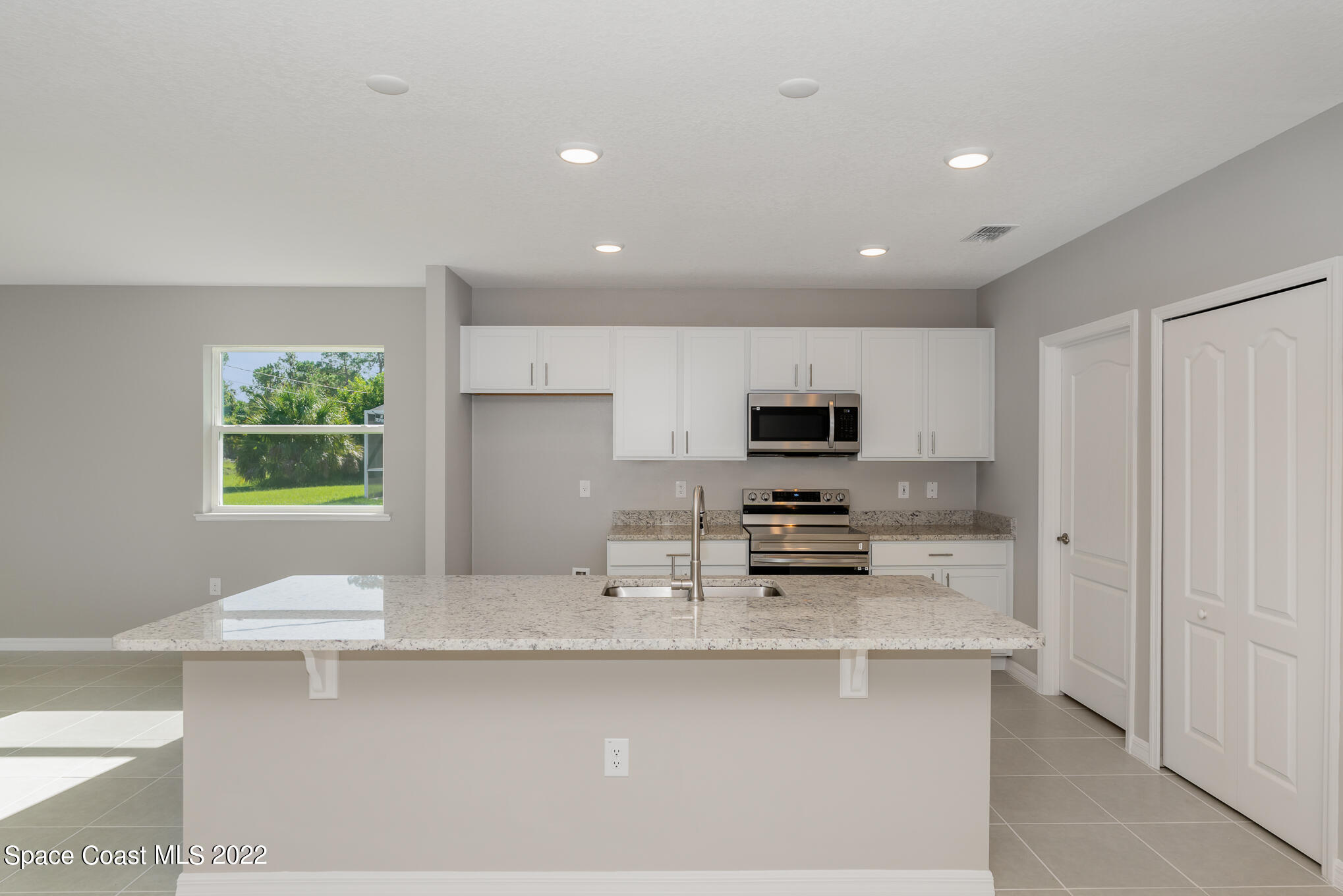 660 Sauders Road Southeast Palm Bay, FL 32909 - Photo 7 of 23 Kitchen1