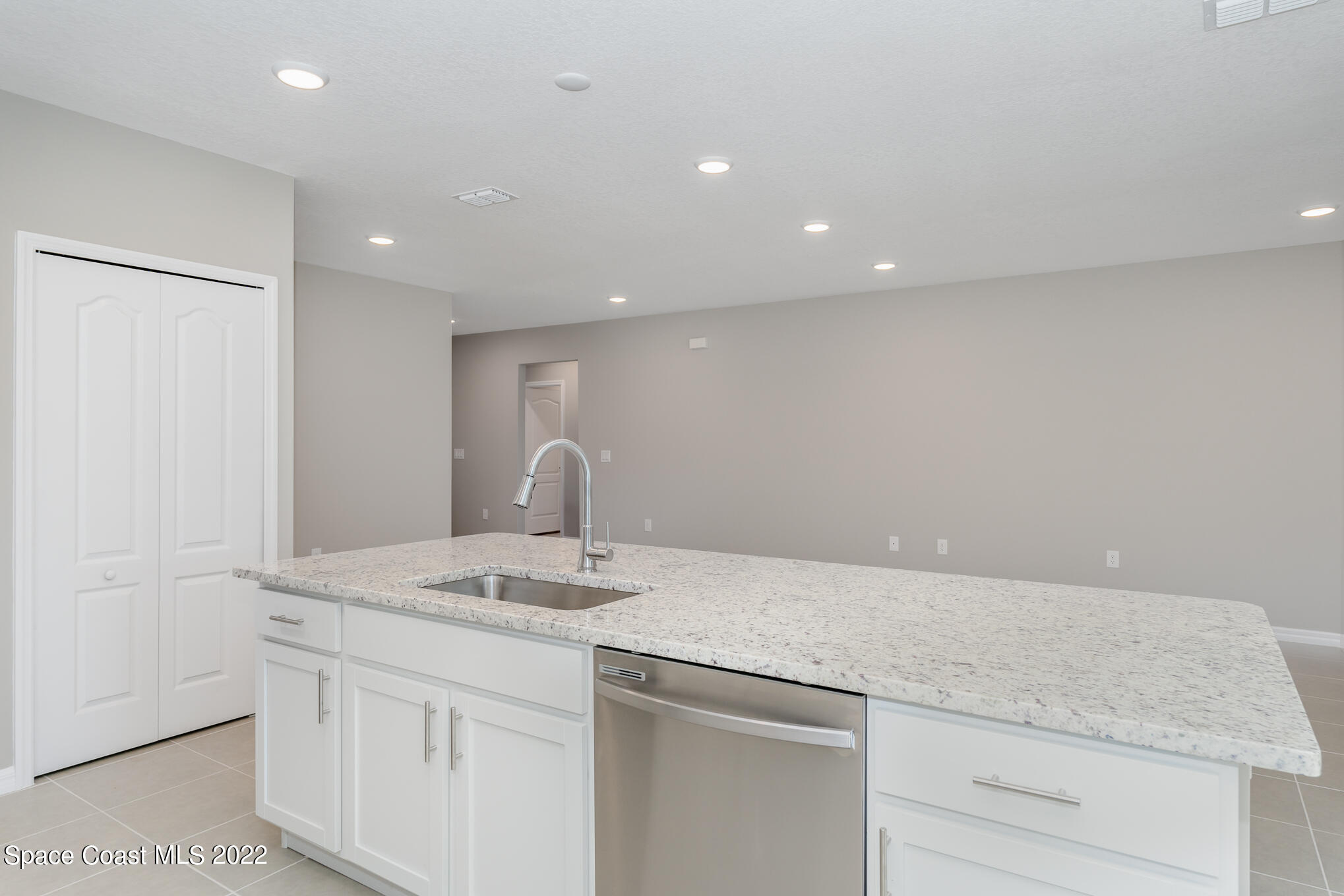 660 Sauders Road Southeast Palm Bay, FL 32909 - Photo 10 of 23 Kitchen4