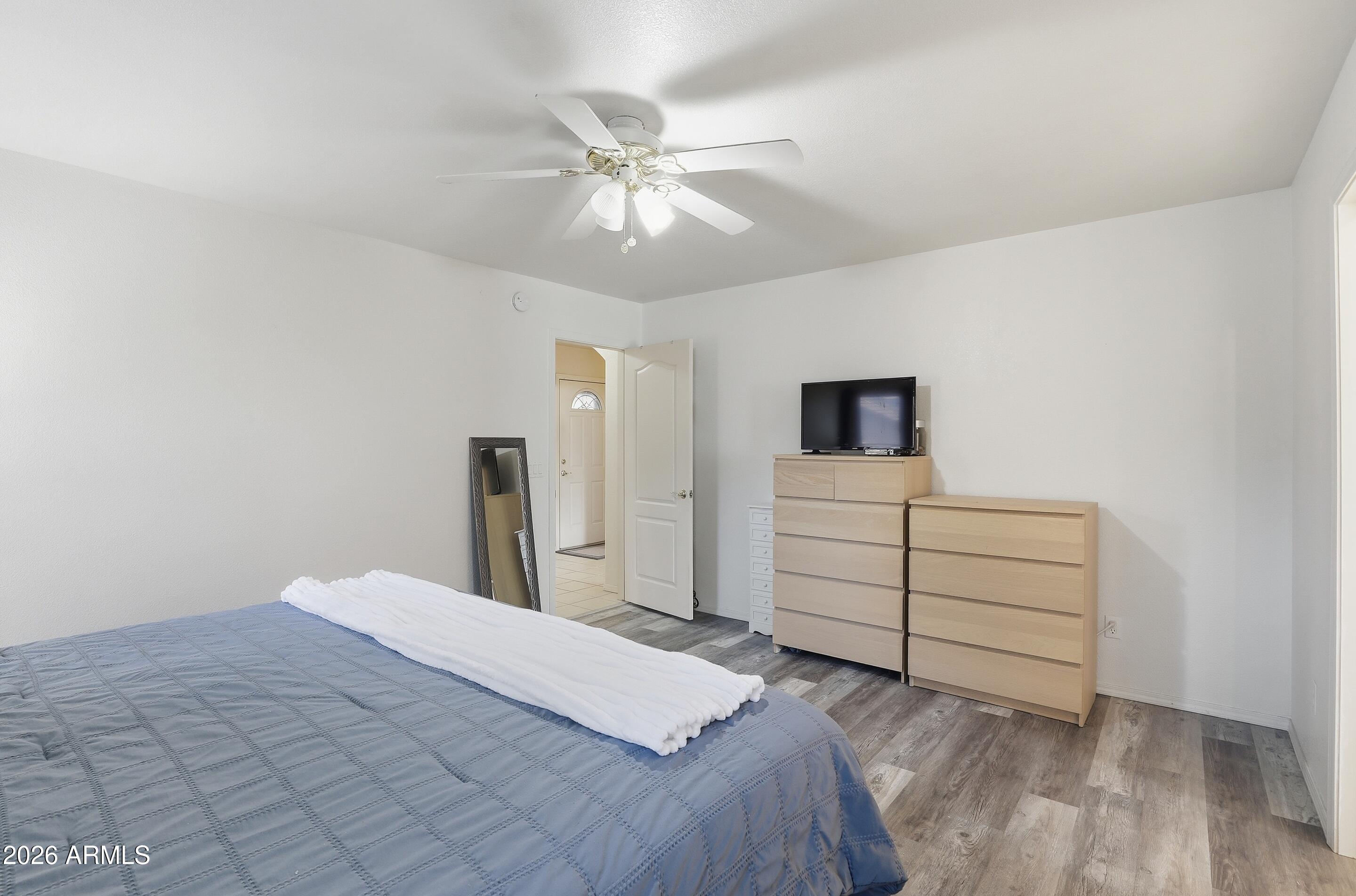 913 Landmark Trail Payson, AZ 85541 - Photo 15 of 47 a bedroom with a bed and a ceiling fan