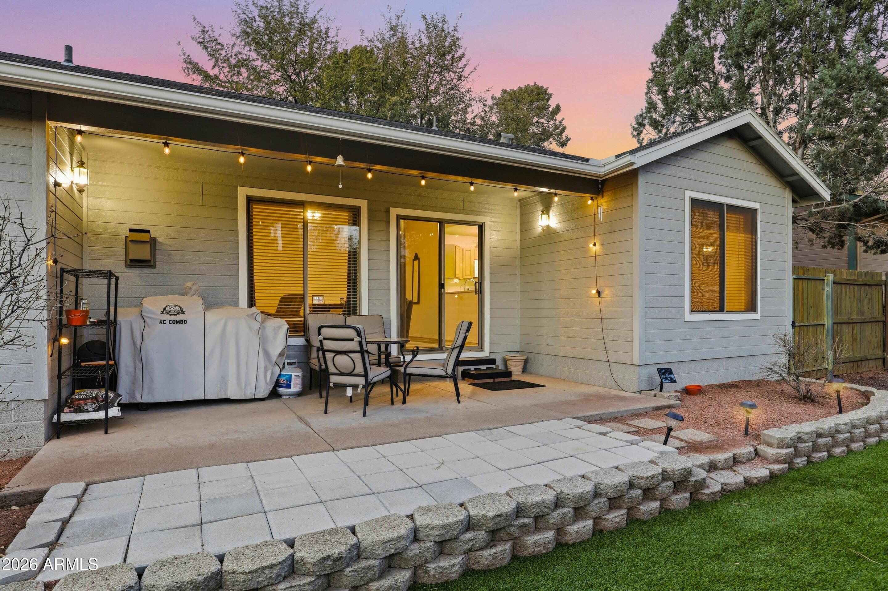 913 Landmark Trail Payson, AZ 85541 - Photo 33 of 47 a front view of house with a garden