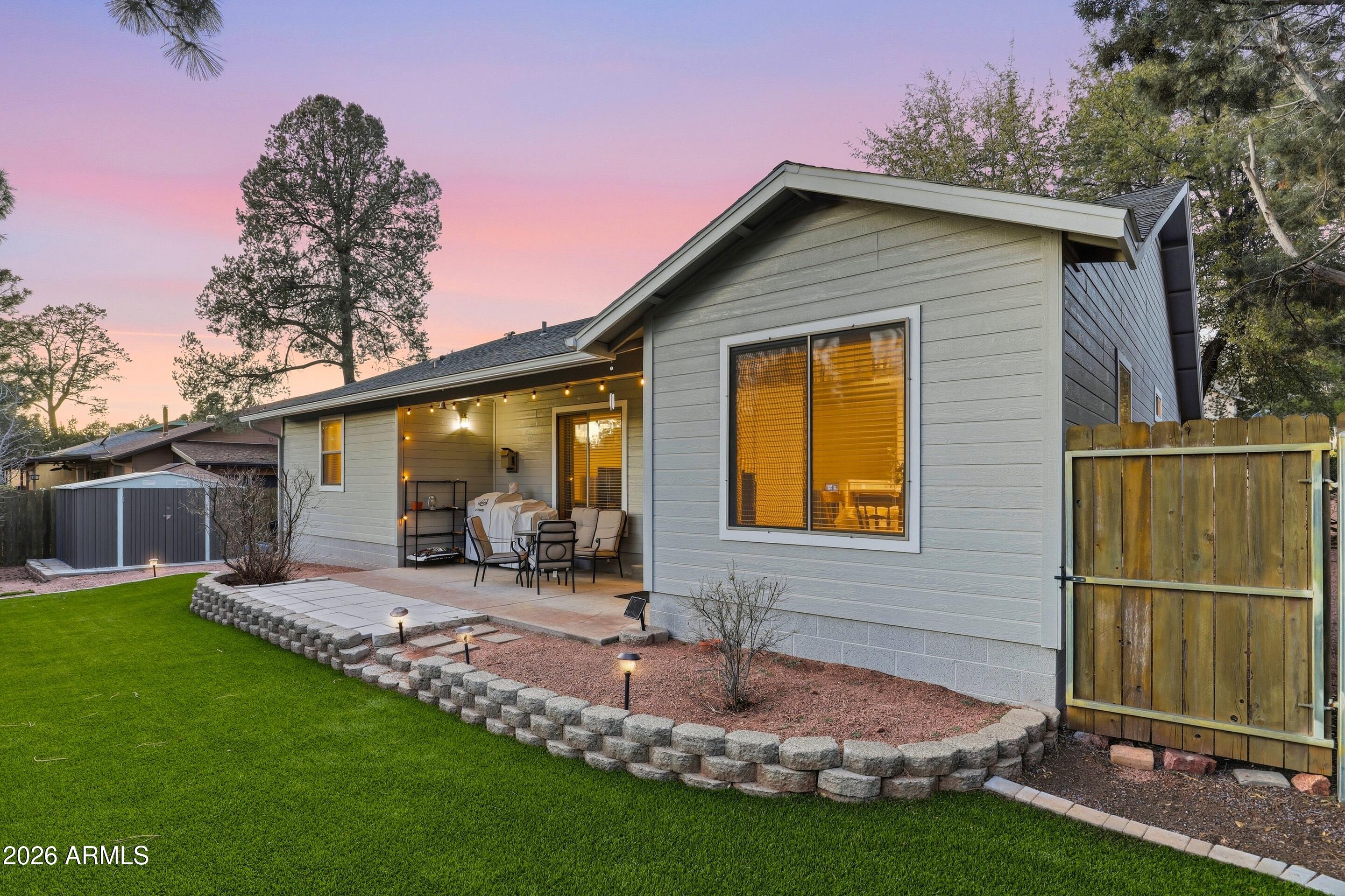 913 Landmark Trail Payson, AZ 85541 - Photo 34 of 47 a front view of a house with garden