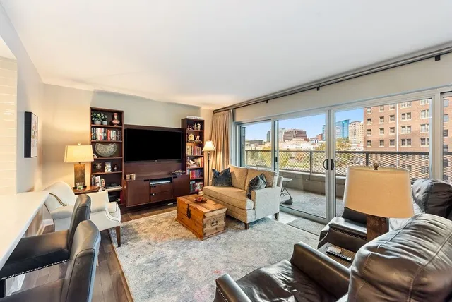 $259,500 | 310 West 49th Street, Unit A1, Kansas City, MO 64112