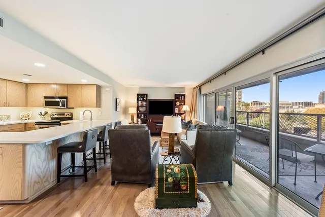 $259,500 | 310 West 49th Street, Unit A1, Kansas City, MO 64112