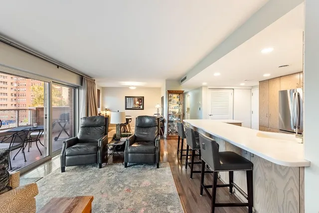 $259,500 | 310 West 49th Street, Unit A1, Kansas City, MO 64112