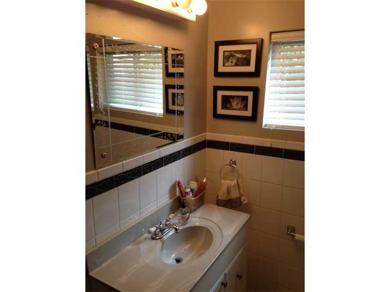 4831 Doyle Road Whitehall, PA 15227 - Photo 20 of 25 Master Bath/Spa.