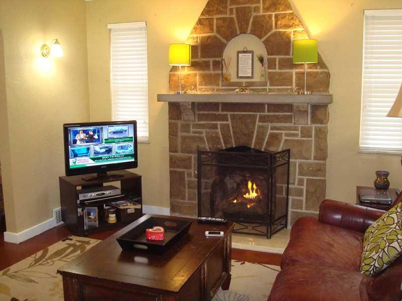 4831 Doyle Road Whitehall, PA 15227 - Photo 4 of 25 Living Room.