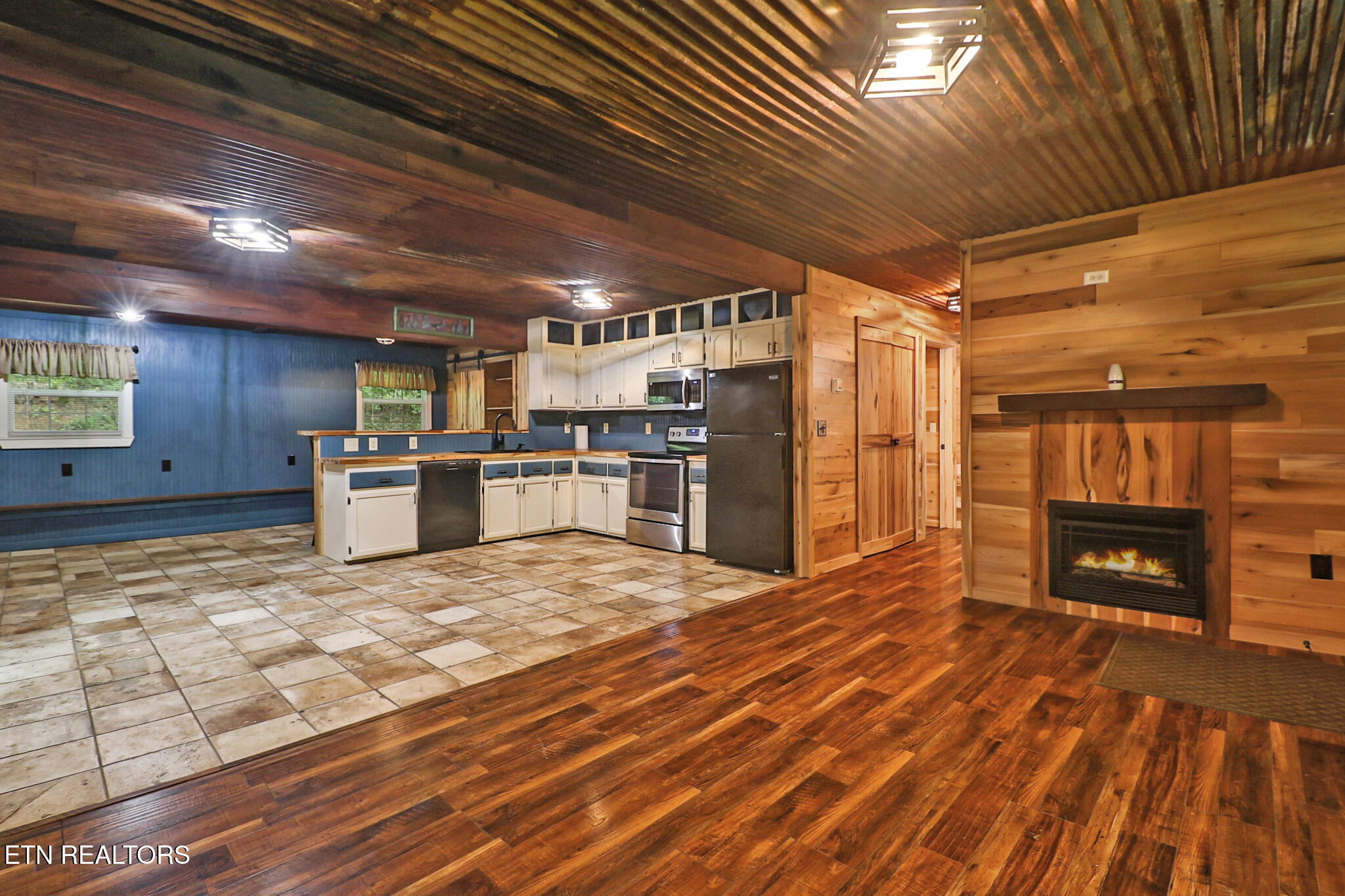 615 East Robbins Road Robbins, TN 37852 - Photo 23 of 44 n44a4024-n44a4028_optional