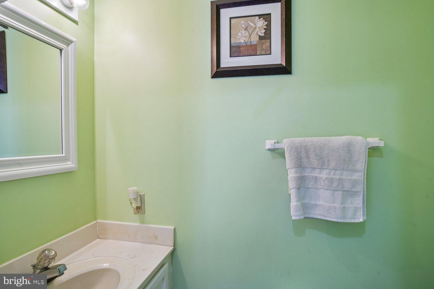 1638 Midland Road Edgewater, MD 21037 - Photo 11 of 39 Powder Room