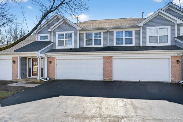 $279,000 | 6787 East Monticello Court, Unit 6787, Gurnee, IL 60031