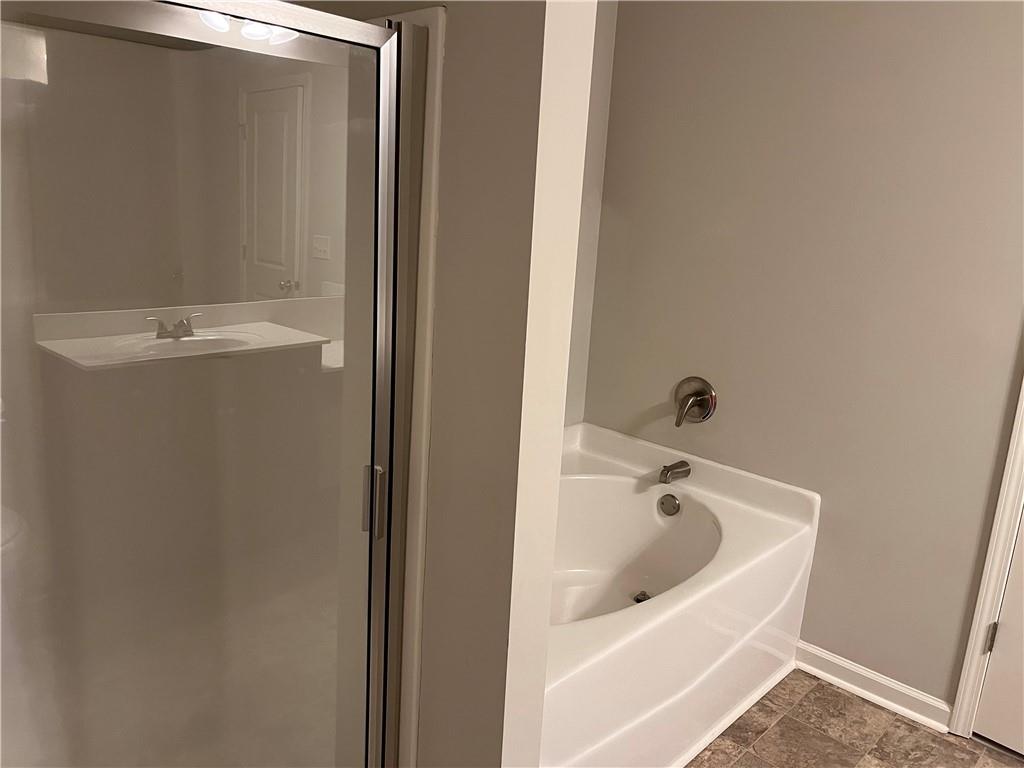 4720 Beacon Ridge Lane Flowery Branch, GA 30542 - Photo 13 of 20 a bathroom with a bathtub